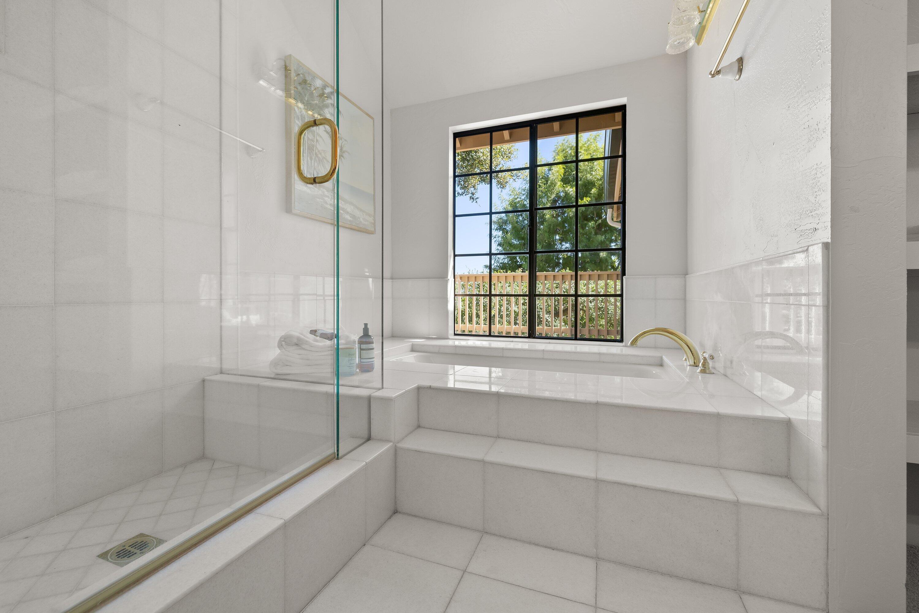 844 Cheltenham Road Santa Barbara, CA 93105 - Photo 26 of 31 844 Cheltenham Primary bathroom soaking