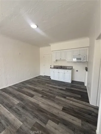 $1,450 | 2001 Cedar Avenue, Unit 11, Long Beach, CA 90806
