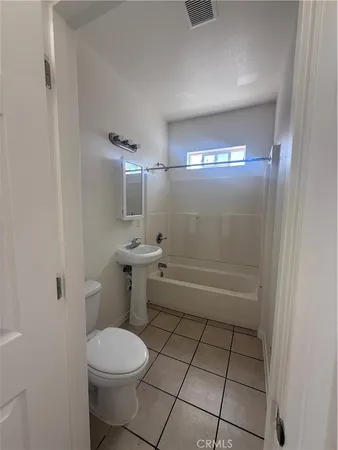 $1,450 | 2001 Cedar Avenue, Unit 11, Long Beach, CA 90806
