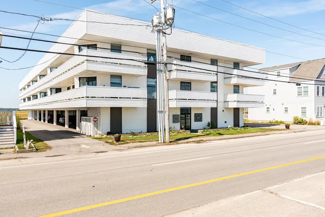 $525,000 | 567 Ocean Boulevard, Unit 104, Hampton, NH 03842