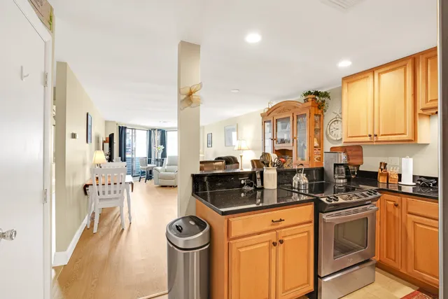 $525,000 | 567 Ocean Boulevard, Unit 104, Hampton, NH 03842