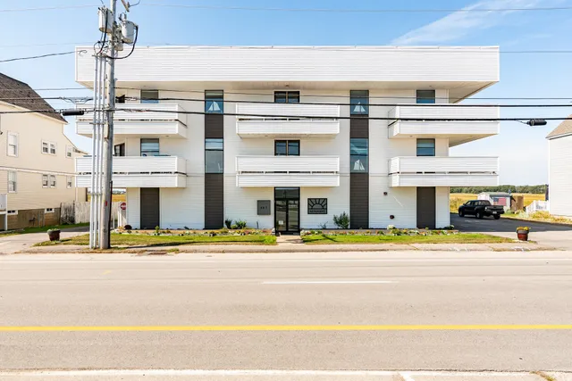 $525,000 | 567 Ocean Boulevard, Unit 104, Hampton, NH 03842