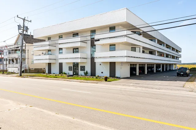 $525,000 | 567 Ocean Boulevard, Unit 104, Hampton, NH 03842