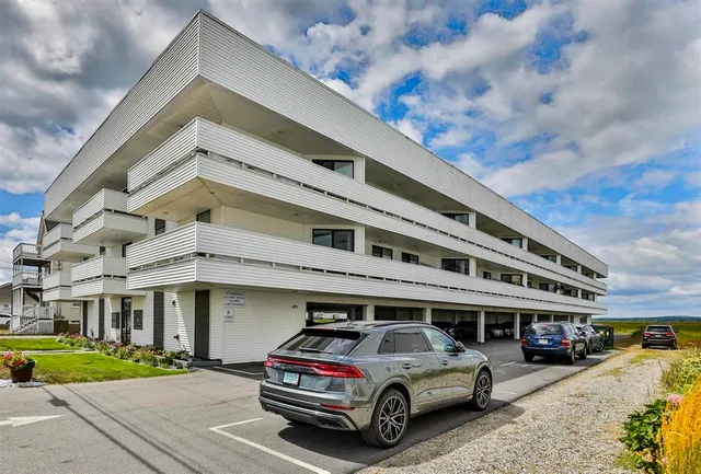 $525,000 | 567 Ocean Boulevard, Unit 104, Hampton, NH 03842