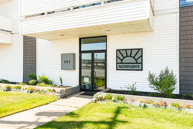 $525,000 | 567 Ocean Boulevard, Unit 104, Hampton, NH 03842