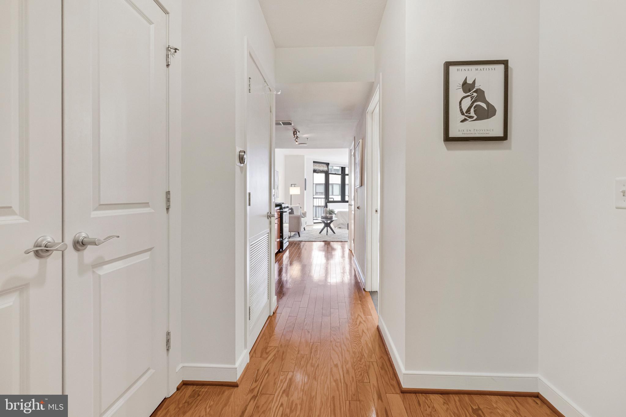 1117 10th Street Northwest, Unit 405 Washington, DC 20001 - Photo 2 of 23 Welcoming entrance foyer