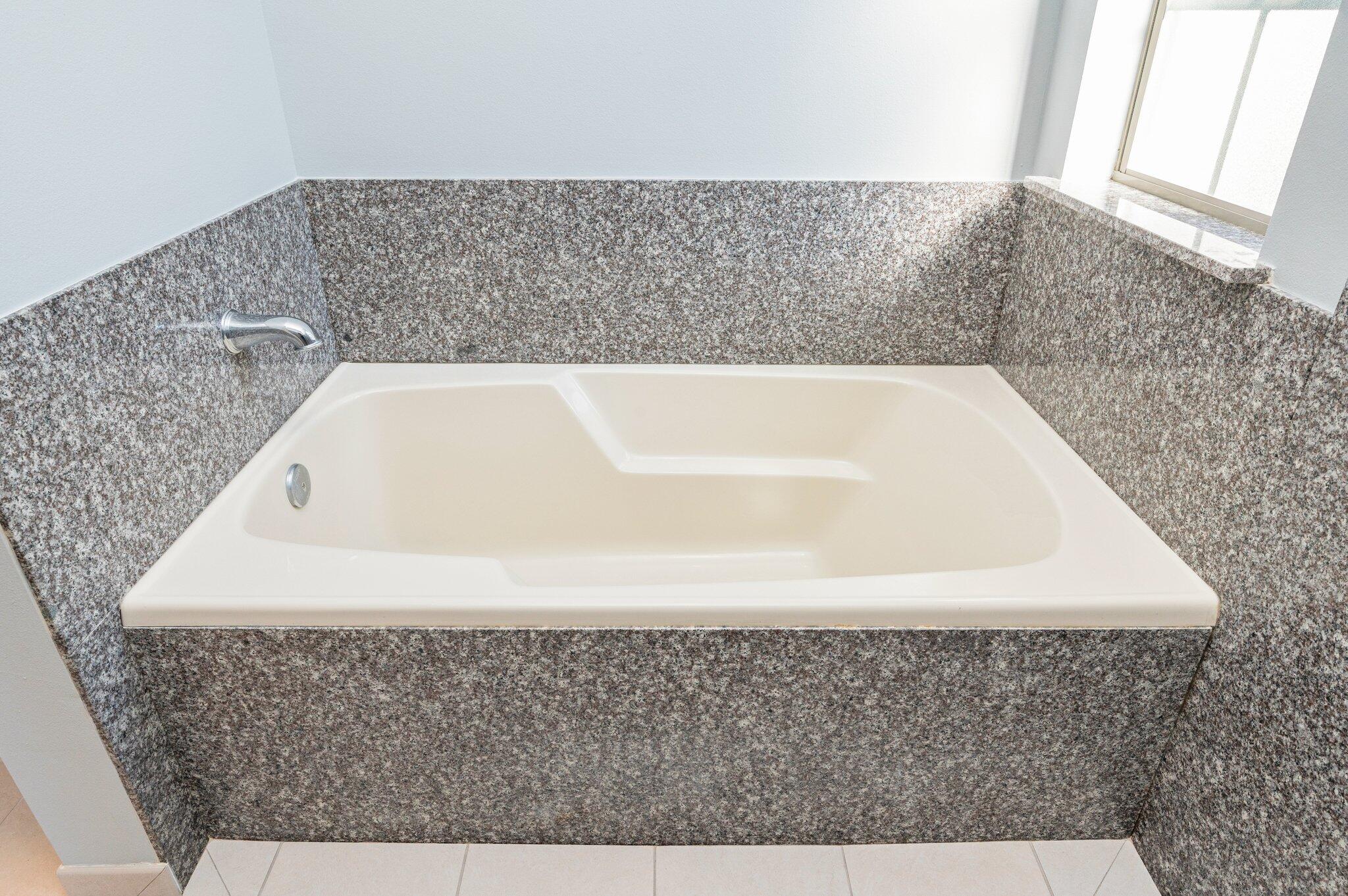 4623 Hermosa Road Crestview, FL 32539 - Photo 22 of 41 a bathroom with a bathtub