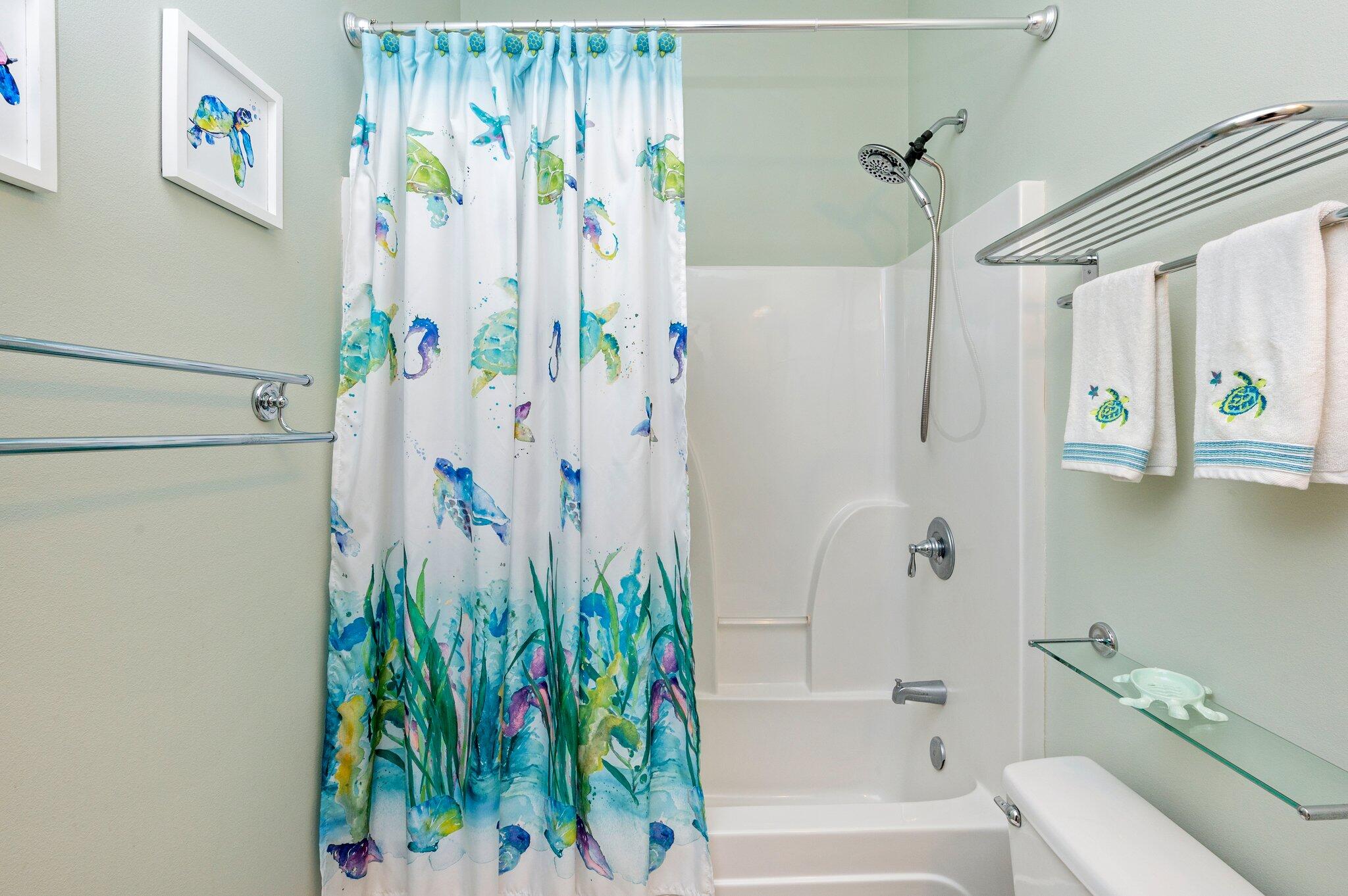 4623 Hermosa Road Crestview, FL 32539 - Photo 29 of 41 a bathroom with a shower curtain and a bathtub