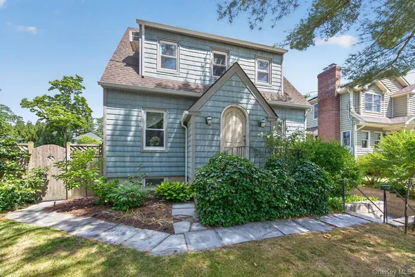 $825,000 | 55 Pershing Avenue, Locust Valley, NY 11560
