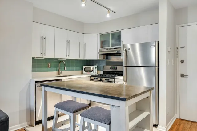 $1,800 | 120 Sherman Avenue, Unit 3F, Jersey City, NJ 07307