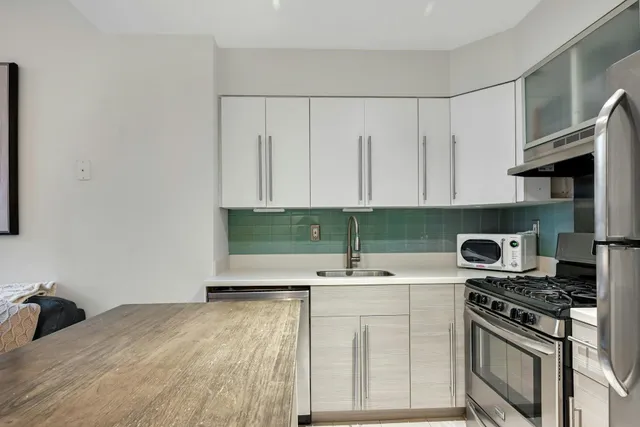 $1,800 | 120 Sherman Avenue, Unit 3F, Jersey City, NJ 07307