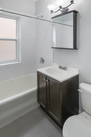 $1,984 | 1106 West Glenlake Avenue, Unit 1, Chicago, IL 60660