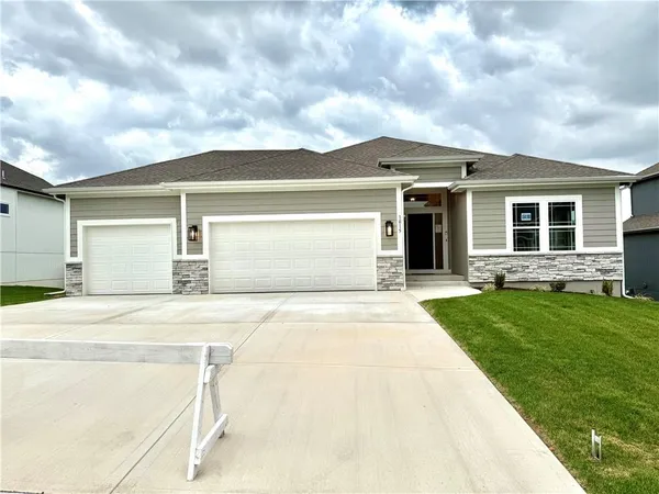 $569,900 | 1015 Poplar Lane, Liberty, MO 64068