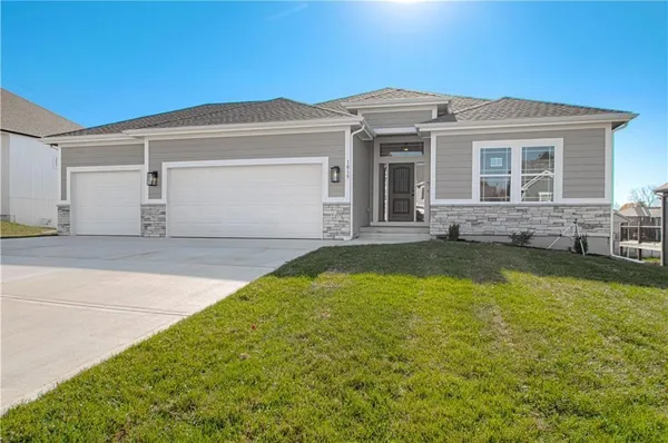 $569,900 | 1015 Poplar Lane, Liberty, MO 64068