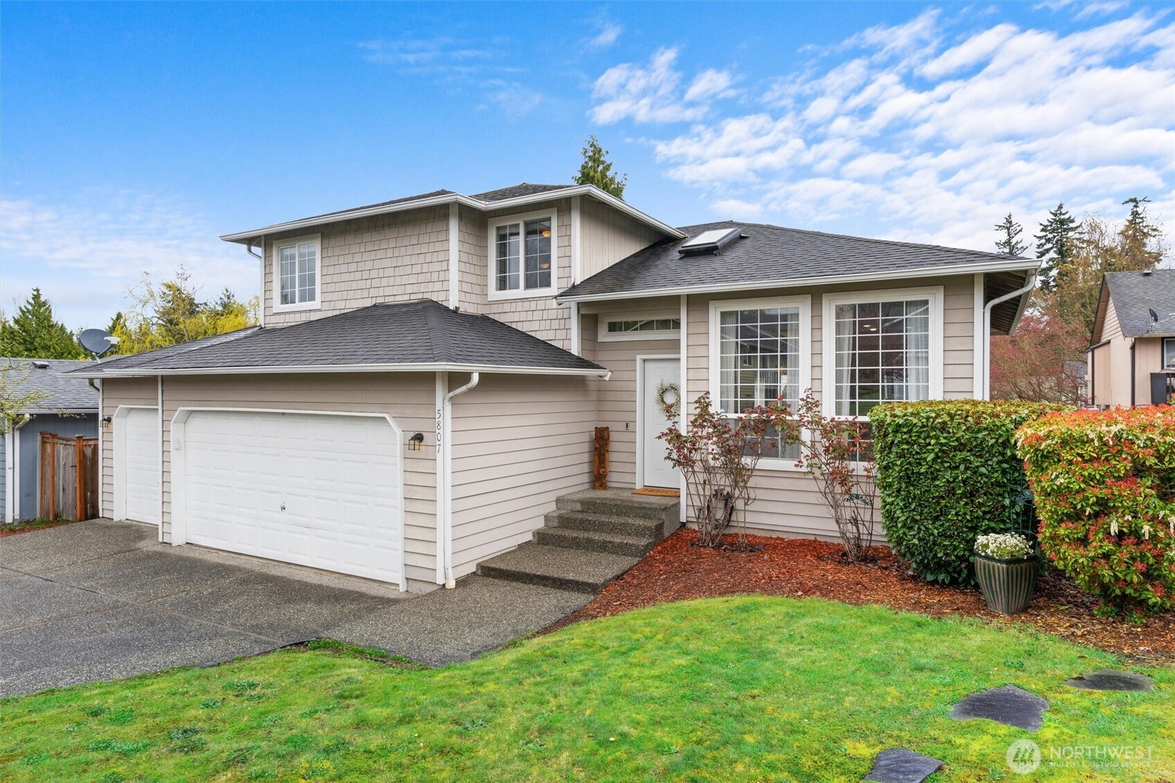 5807 12th Avenue West Everett, WA 98203 - Photo 2 of 30