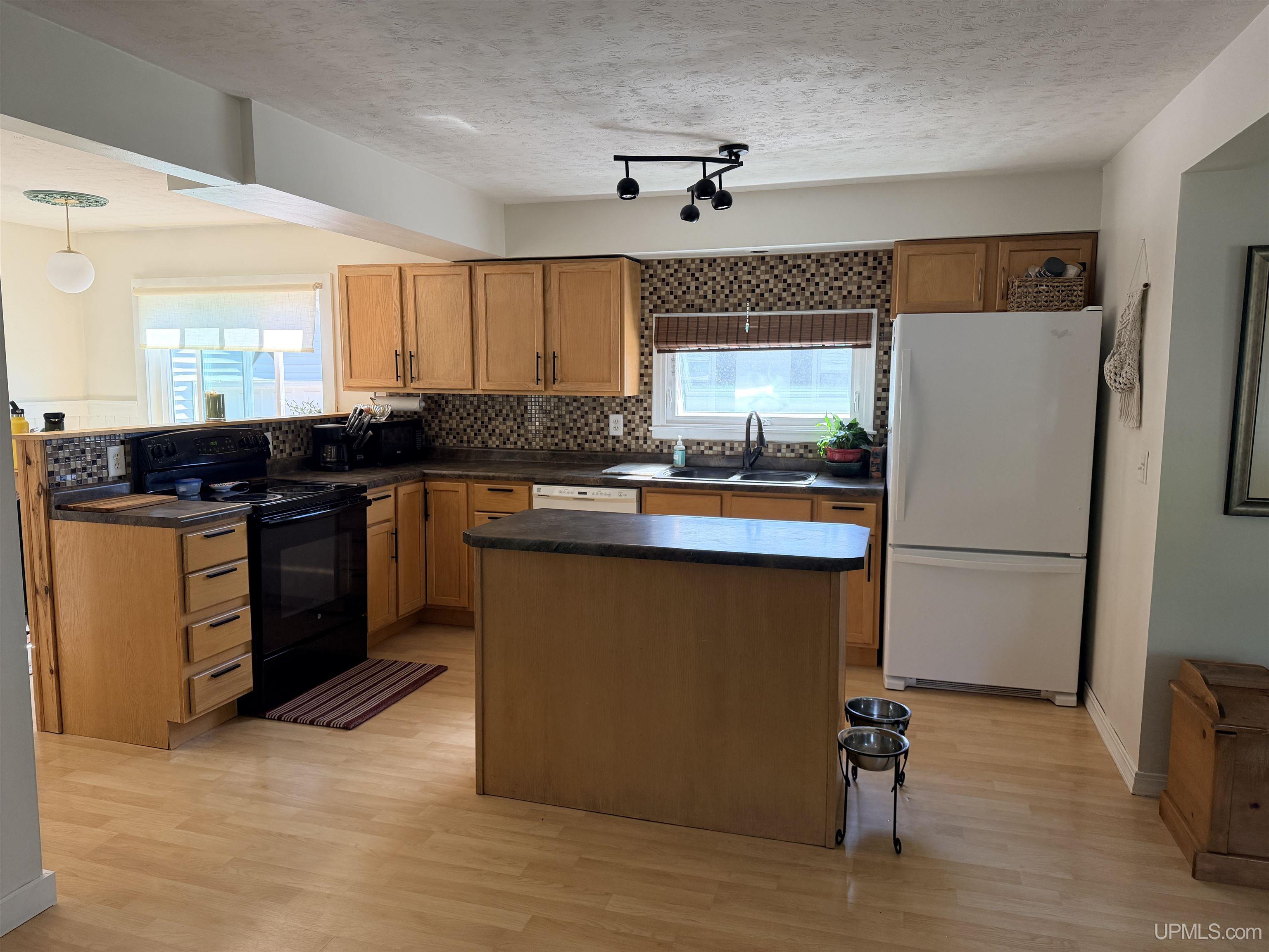 340 Mesnard Street Marquette, MI 49855 - Photo 12 of 36