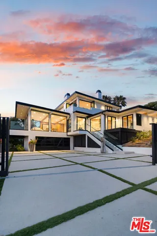 a view of house with a street