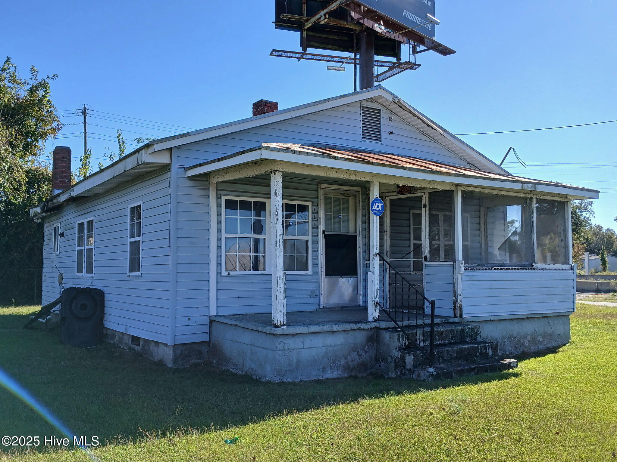 409 Plum Street New Bern, NC 28560 - Photo 5 of 13 IMG_20251023_150529