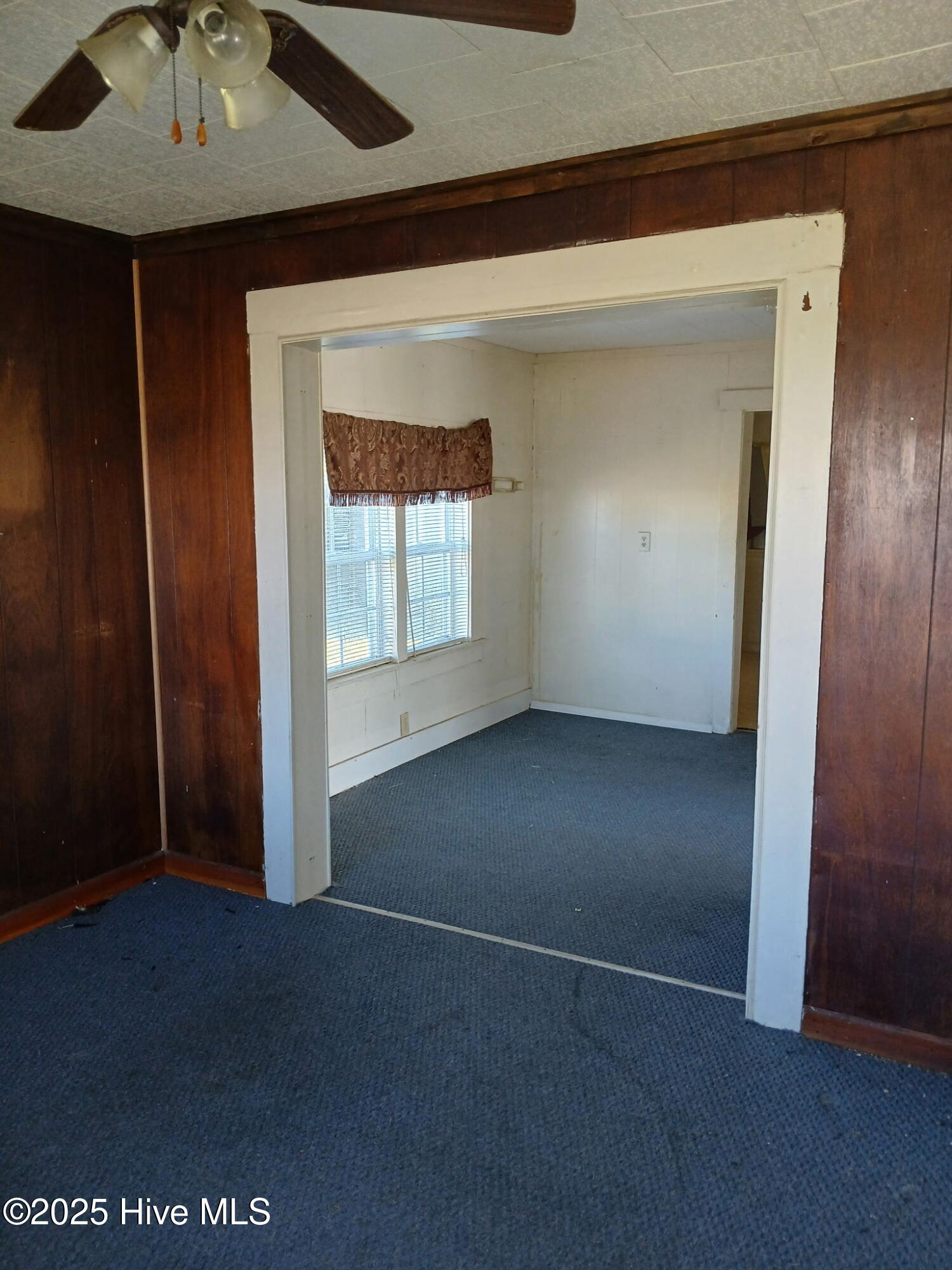 409 Plum Street New Bern, NC 28560 - Photo 7 of 13 Living Room