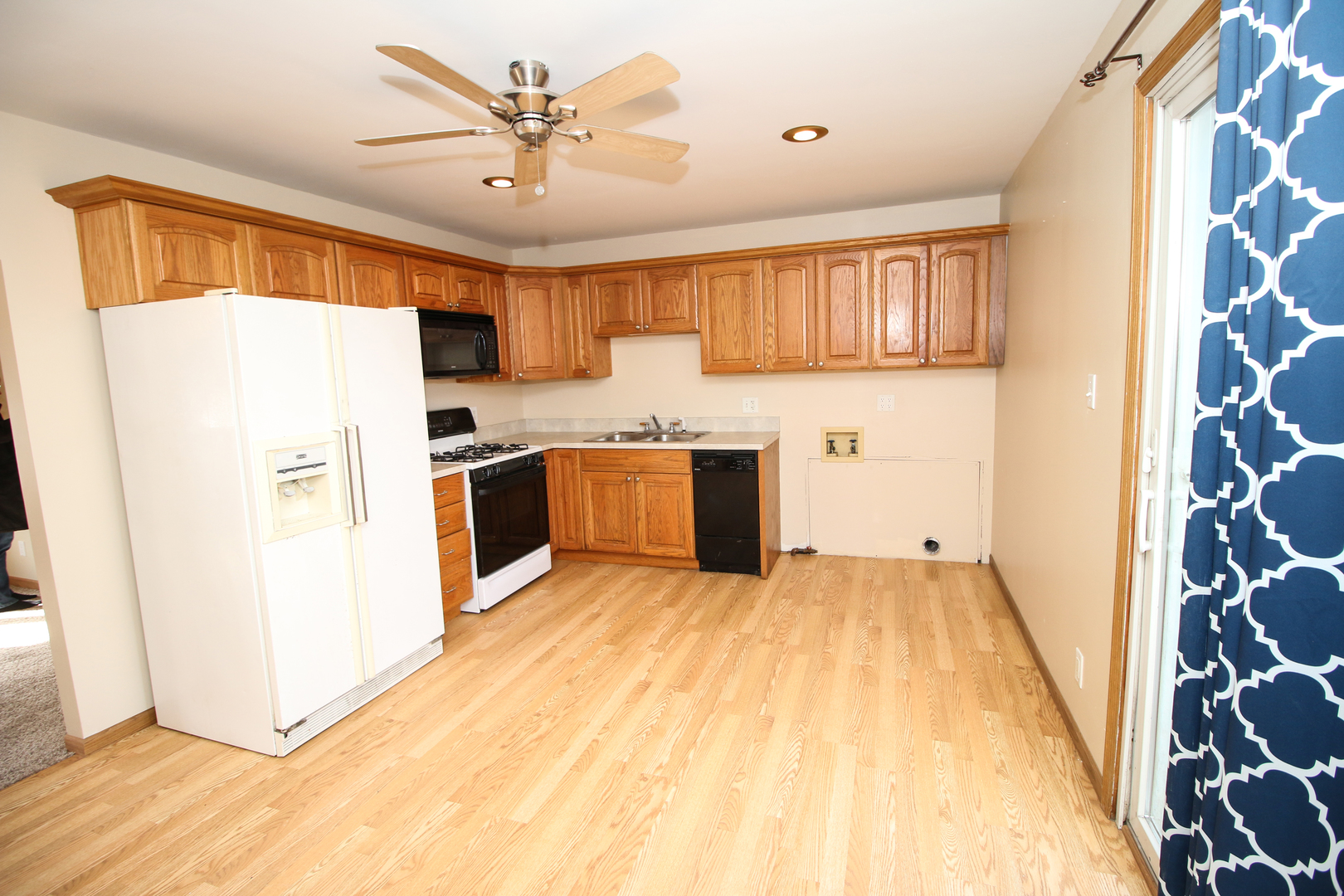 222 Healy Avenue Romeoville, IL 60446 - Photo 3 of 11