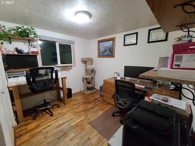 557 20th Street Springfield, OR 97477 - Photo 11 of 21