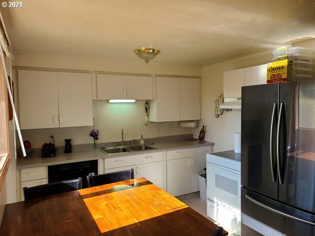 557 20th Street Springfield, OR 97477 - Photo 5 of 21