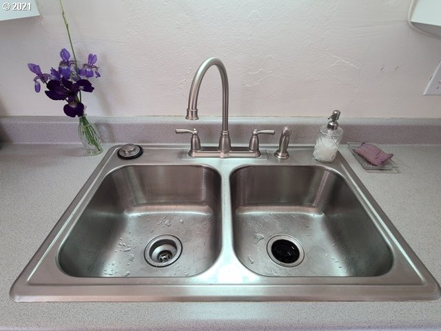 557 20th Street Springfield, OR 97477 - Photo 6 of 21