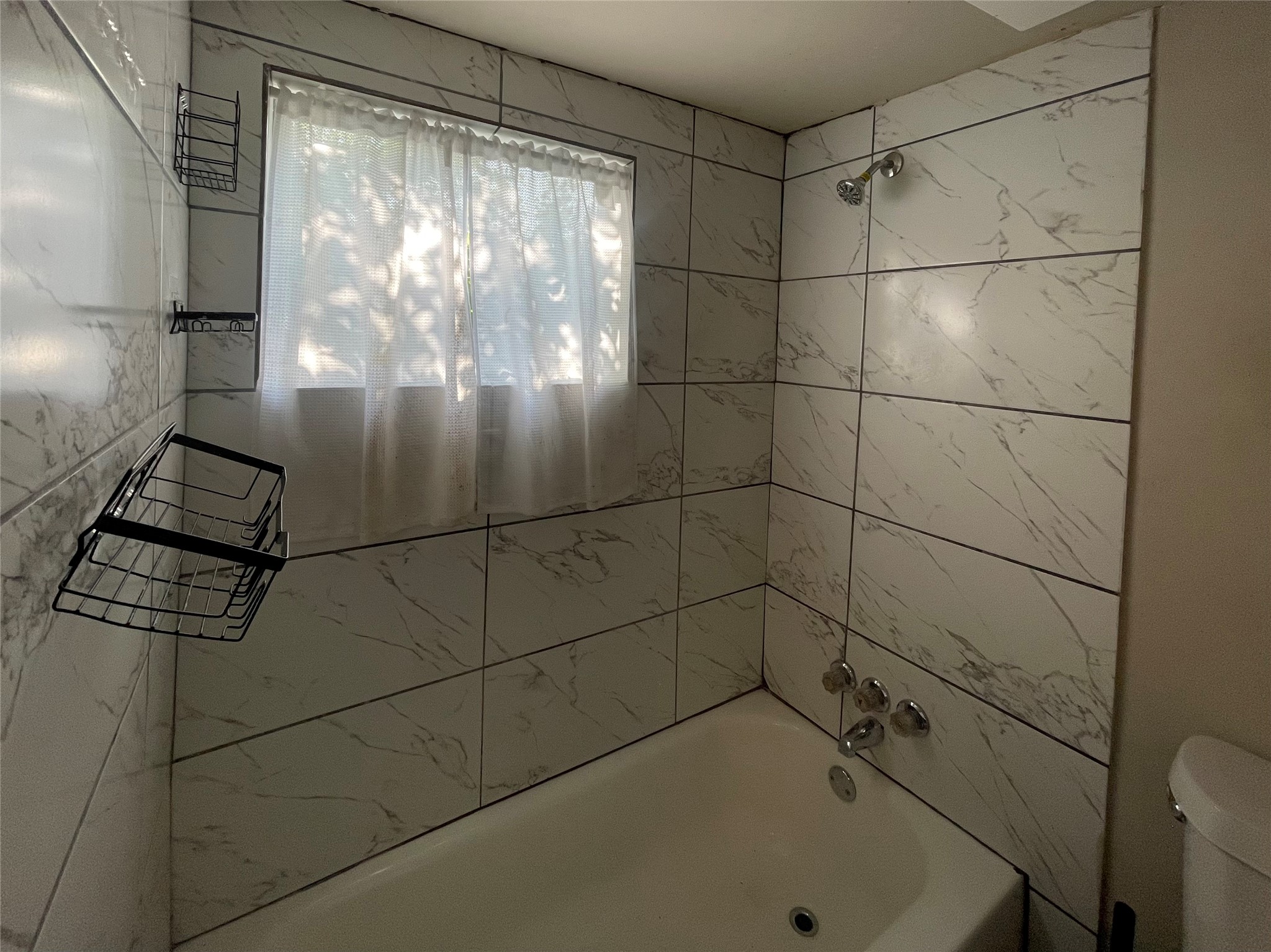 311 Randall Street, Unit 1 Pasadena, TX 77506 - Photo 11 of 11 Bathtub