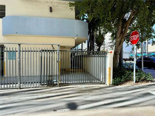 $2,350 | 1250 Lincoln Road, Unit 210, Miami Beach, FL 33139