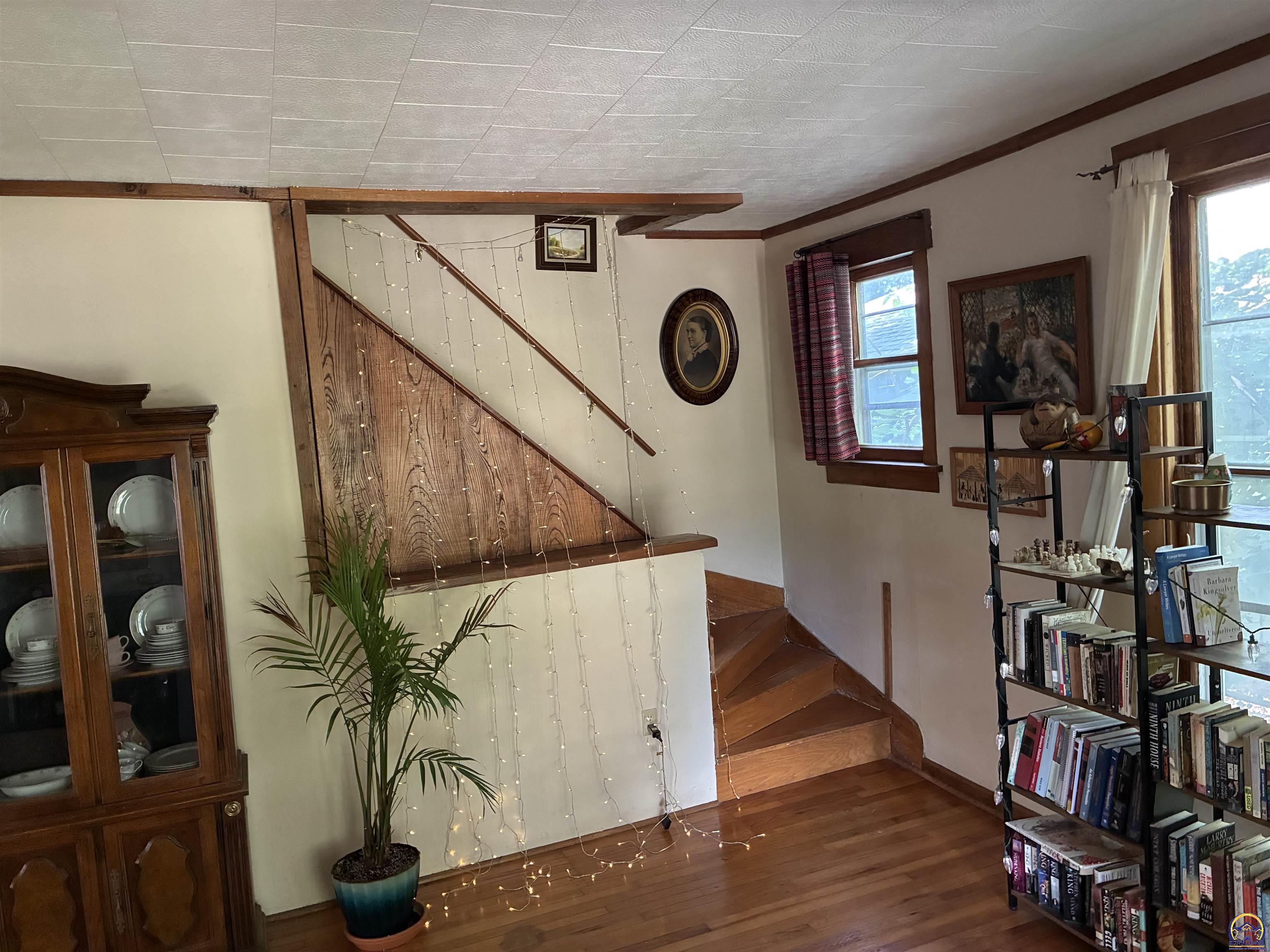 1279 Southwest MacVicar Avenue Topeka, KS 66604 - Photo 9 of 34