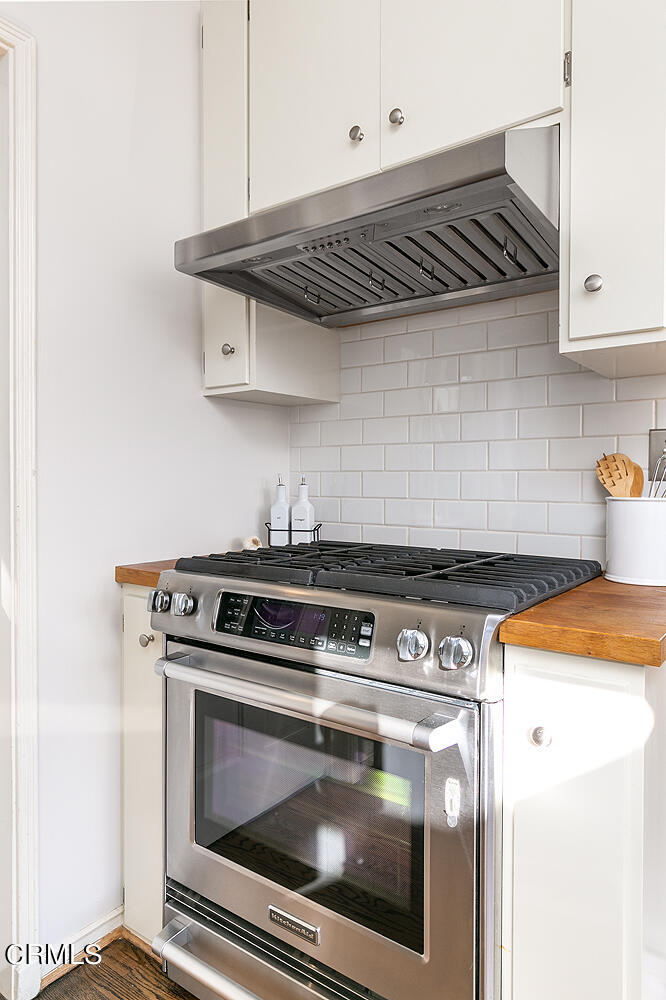 420 Northcliff Road Pasadena, CA 91107 - Photo 14 of 25 a stove top oven sitting inside of a kitchen