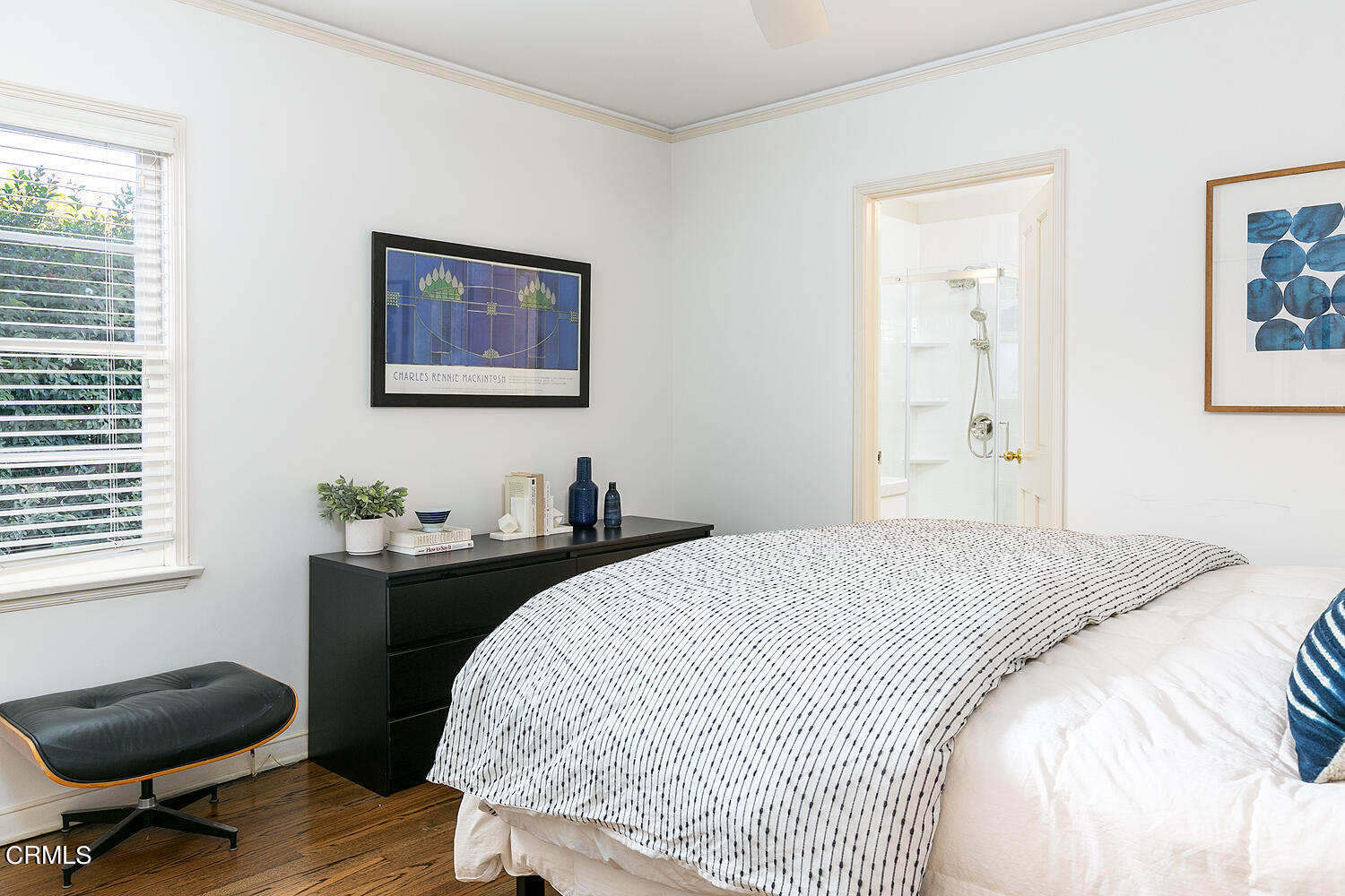 420 Northcliff Road Pasadena, CA 91107 - Photo 15 of 25 a bedroom with a bed and a workspace