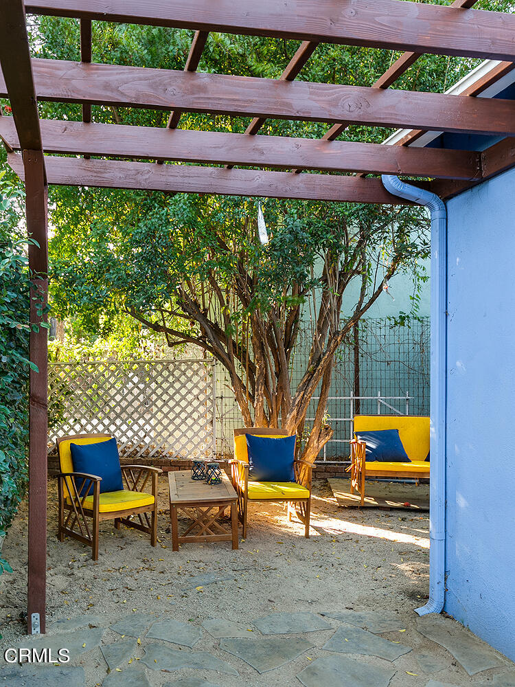 420 Northcliff Road Pasadena, CA 91107 - Photo 25 of 25 a backyard of a house with table and chairs