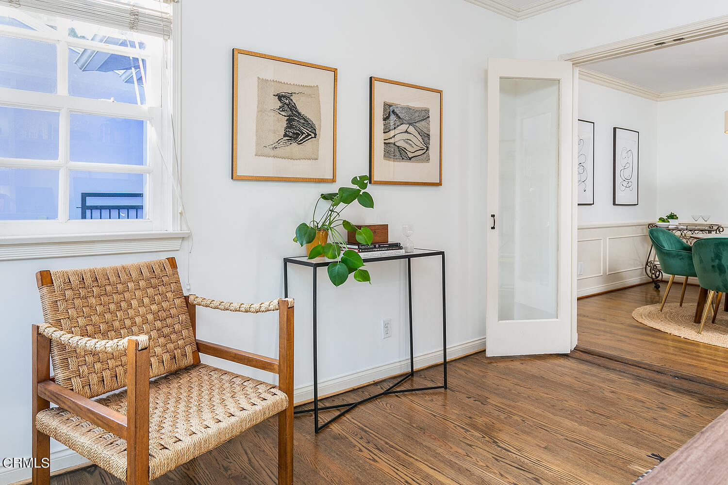 420 Northcliff Road Pasadena, CA 91107 - Photo 10 of 25 a view of a hallway with wooden floor and a workspace