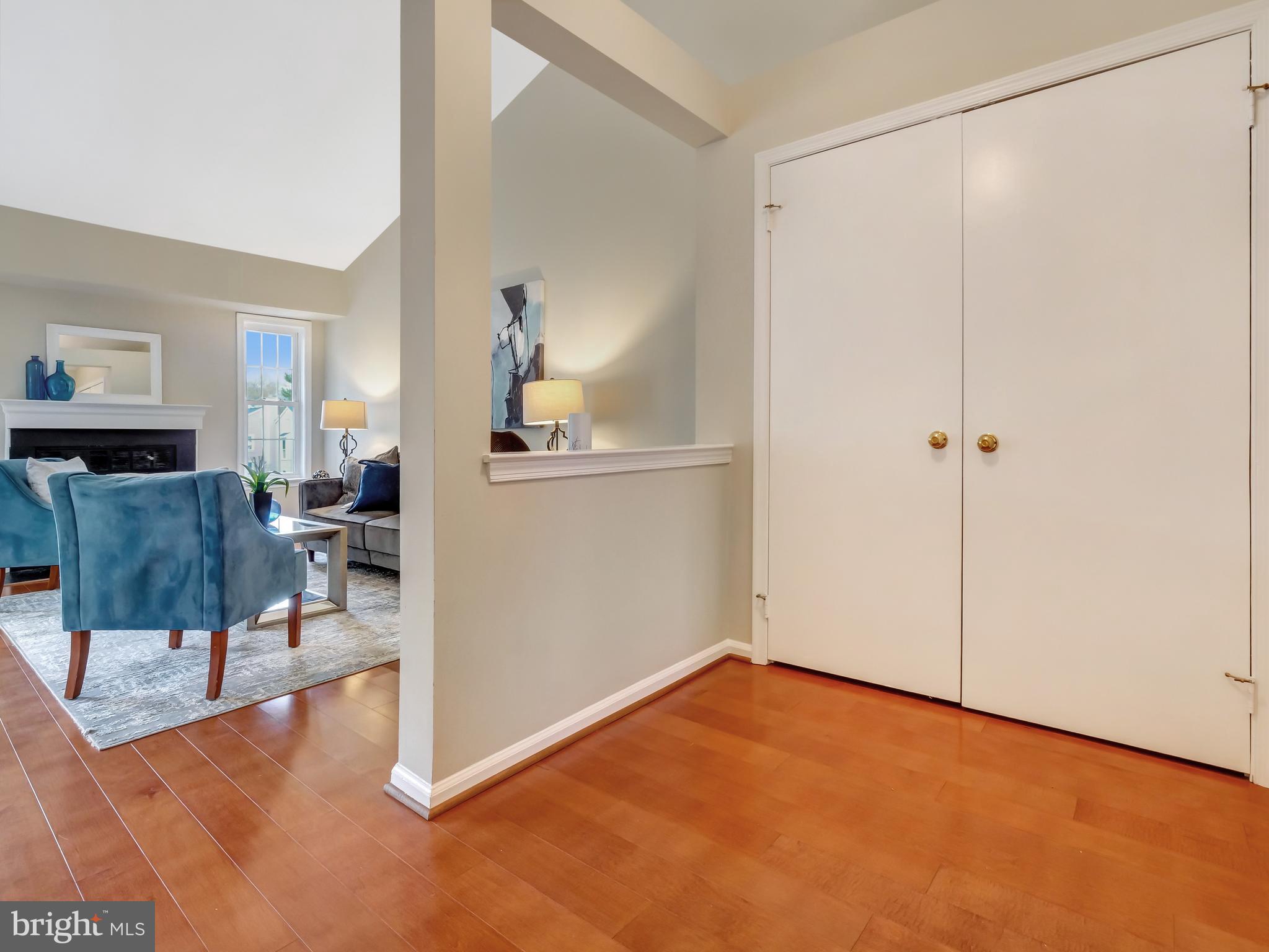 4525 28th Road South, Unit C Arlington, VA 22206 - Photo 2 of 36 Foyer