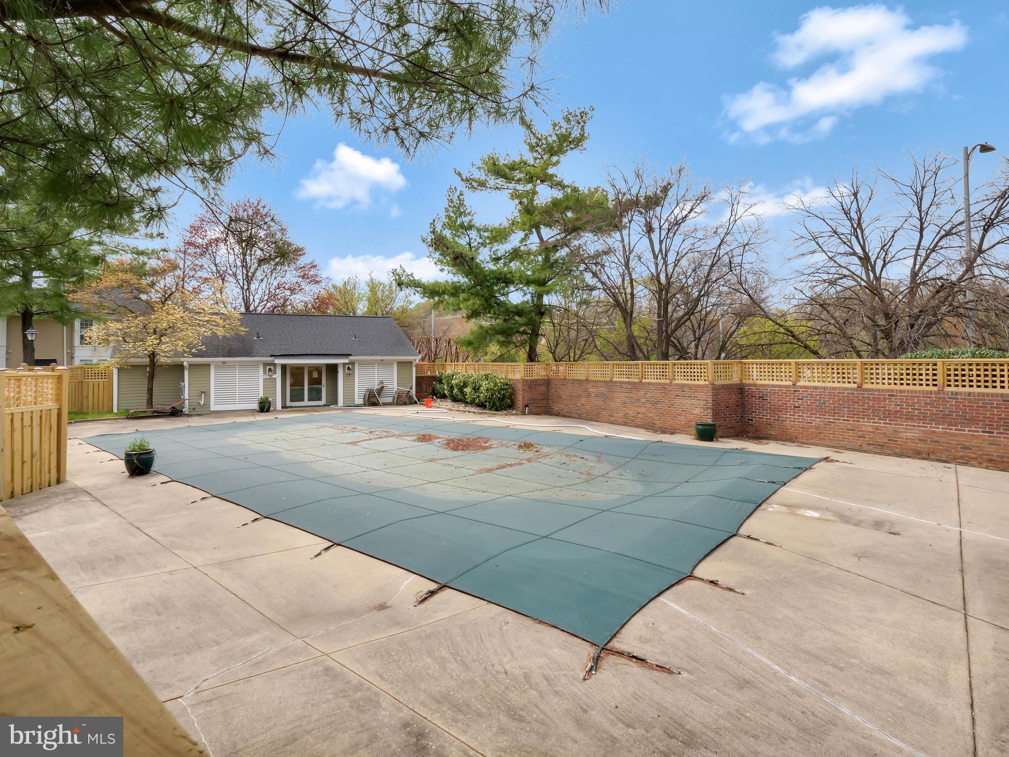 4525 28th Road South, Unit C Arlington, VA 22206 - Photo 32 of 36 Community Pool