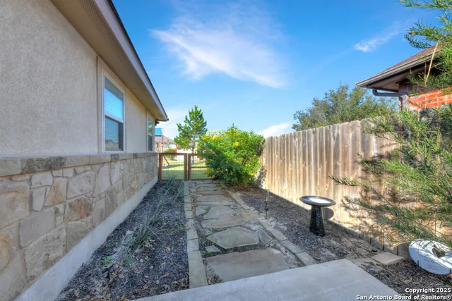 a view of back yard of the house
