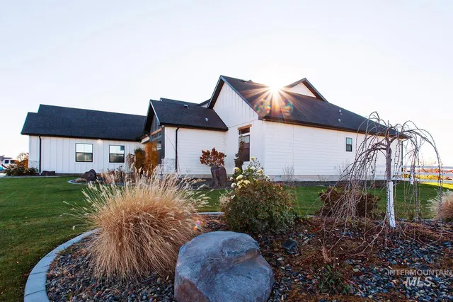 $899,000 | 4089 North 2280 East, Filer, ID 83328