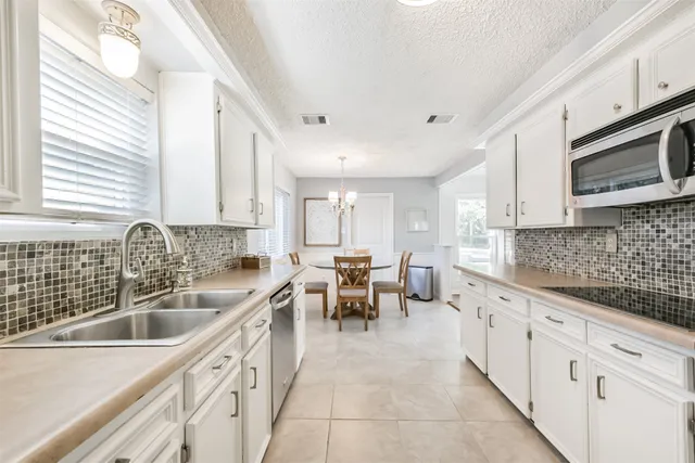 $395,000 | 4118 Honey Oaks Drive, Seabrook, TX 77586