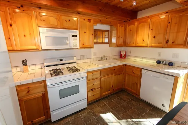 $2,650 | 442 Salem Drive, Big Bear City, CA 92314