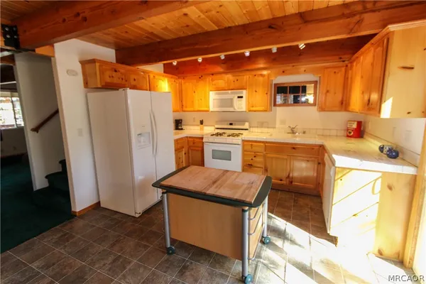 $2,650 | 442 Salem Drive, Big Bear City, CA 92314