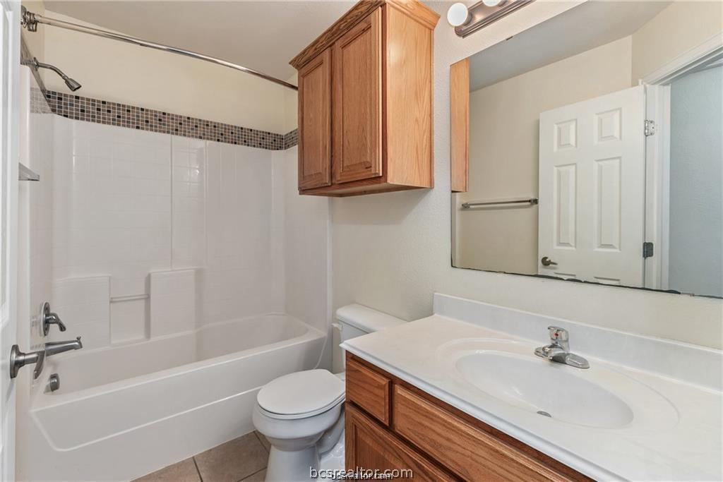 1001 Krenek Tap Road, Unit 2105 College Station, TX 77840 - Photo 17 of 24 Upstairs bathroom