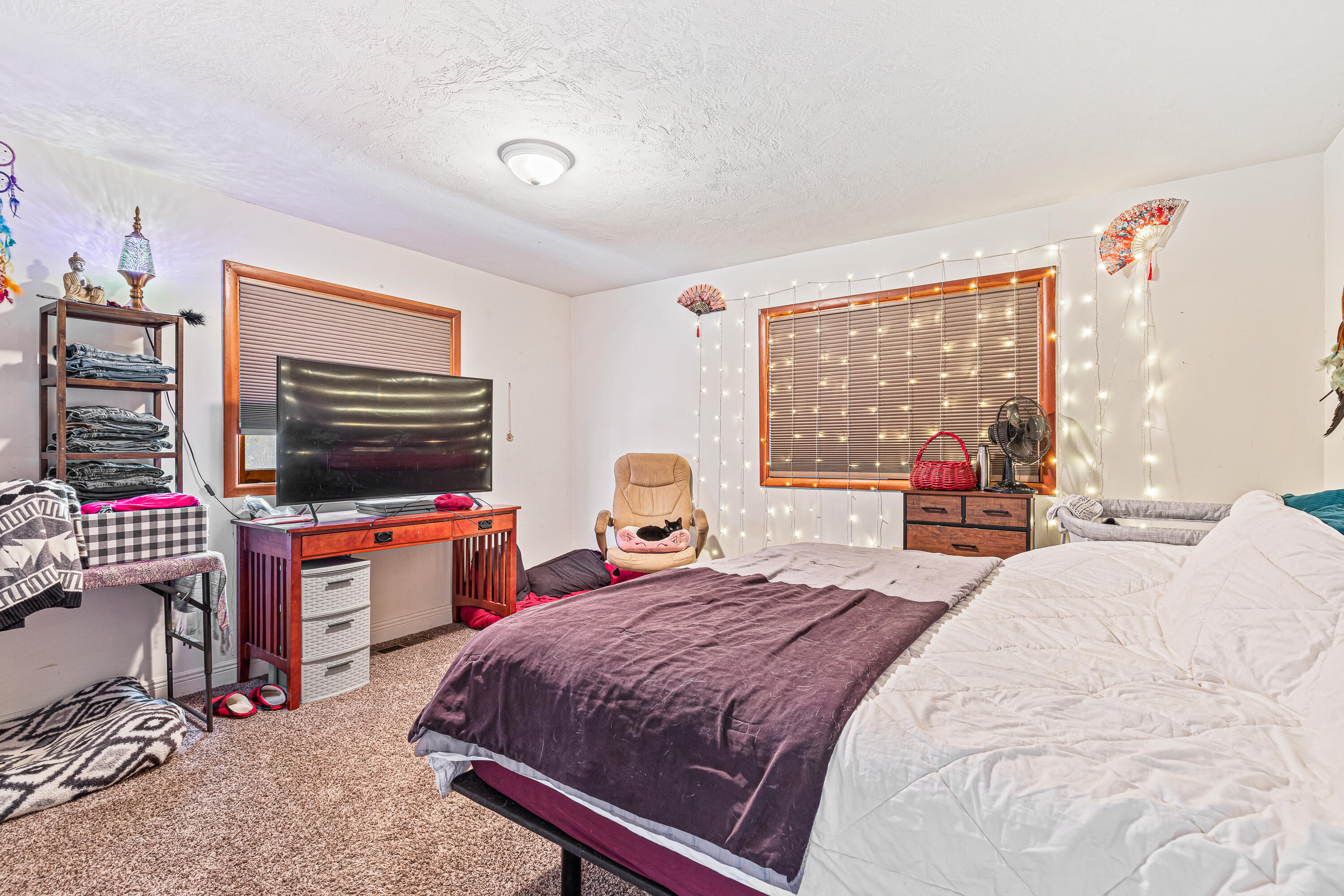6380 Tunnel Loop Road Grants Pass, OR 97526 - Photo 79 of 83 Farmhouse Bedroom