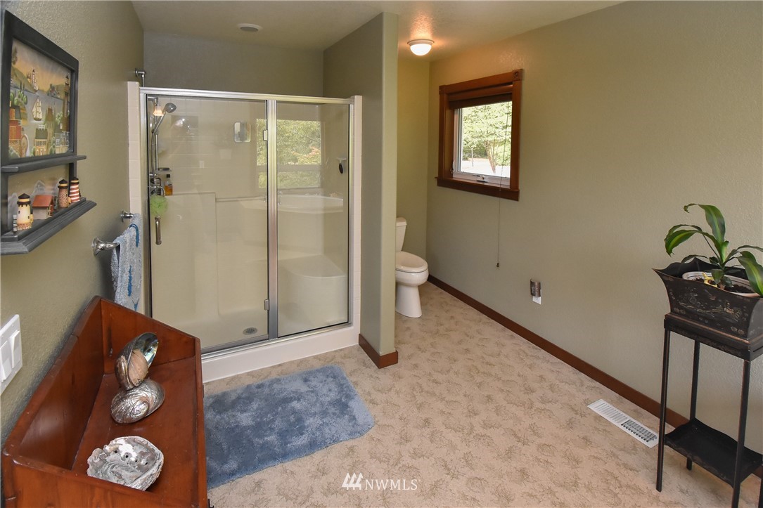 5124 133rd Avenue Southwest Rochester, WA 98579 - Photo 24 of 36 a view of entryway with workspace