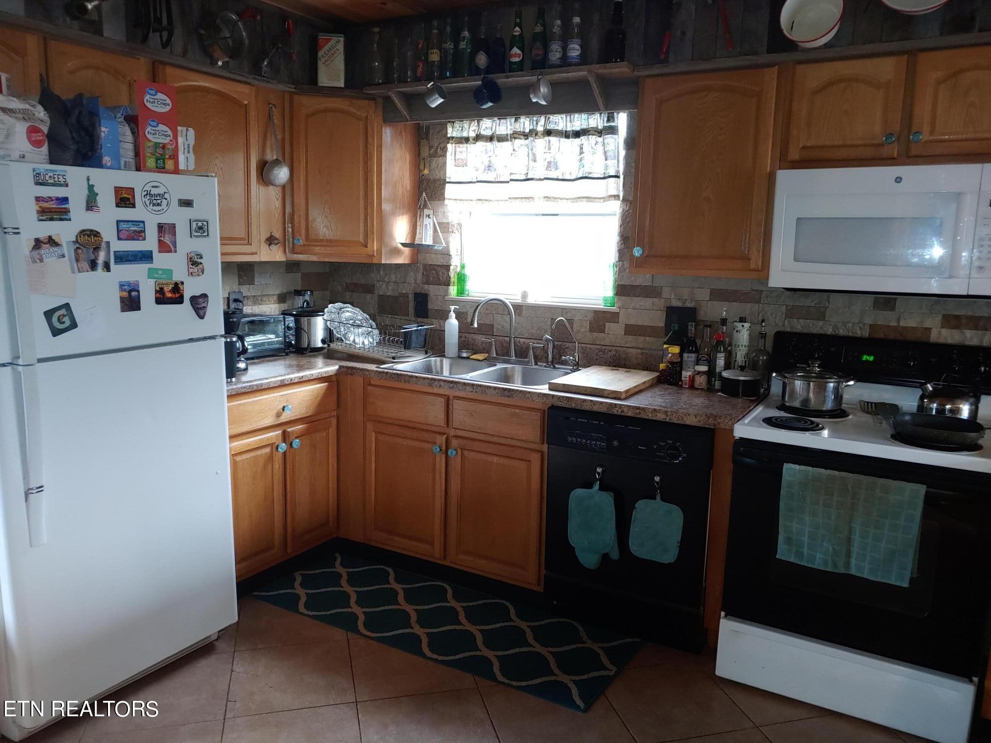 2022 Cecil Johnson Road Knoxville, TN 37921 - Photo 8 of 19 Kitchen
