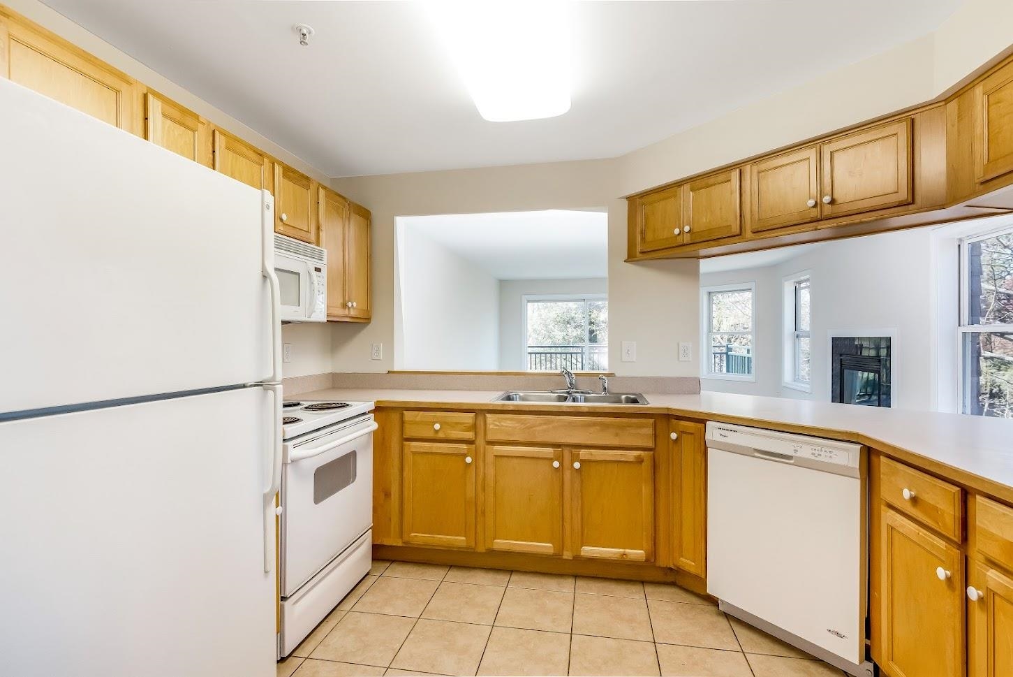 113 Claire Point Road, Unit 113 Burlington, VT 05408 - Photo 9 of 27 Gallery Image 9