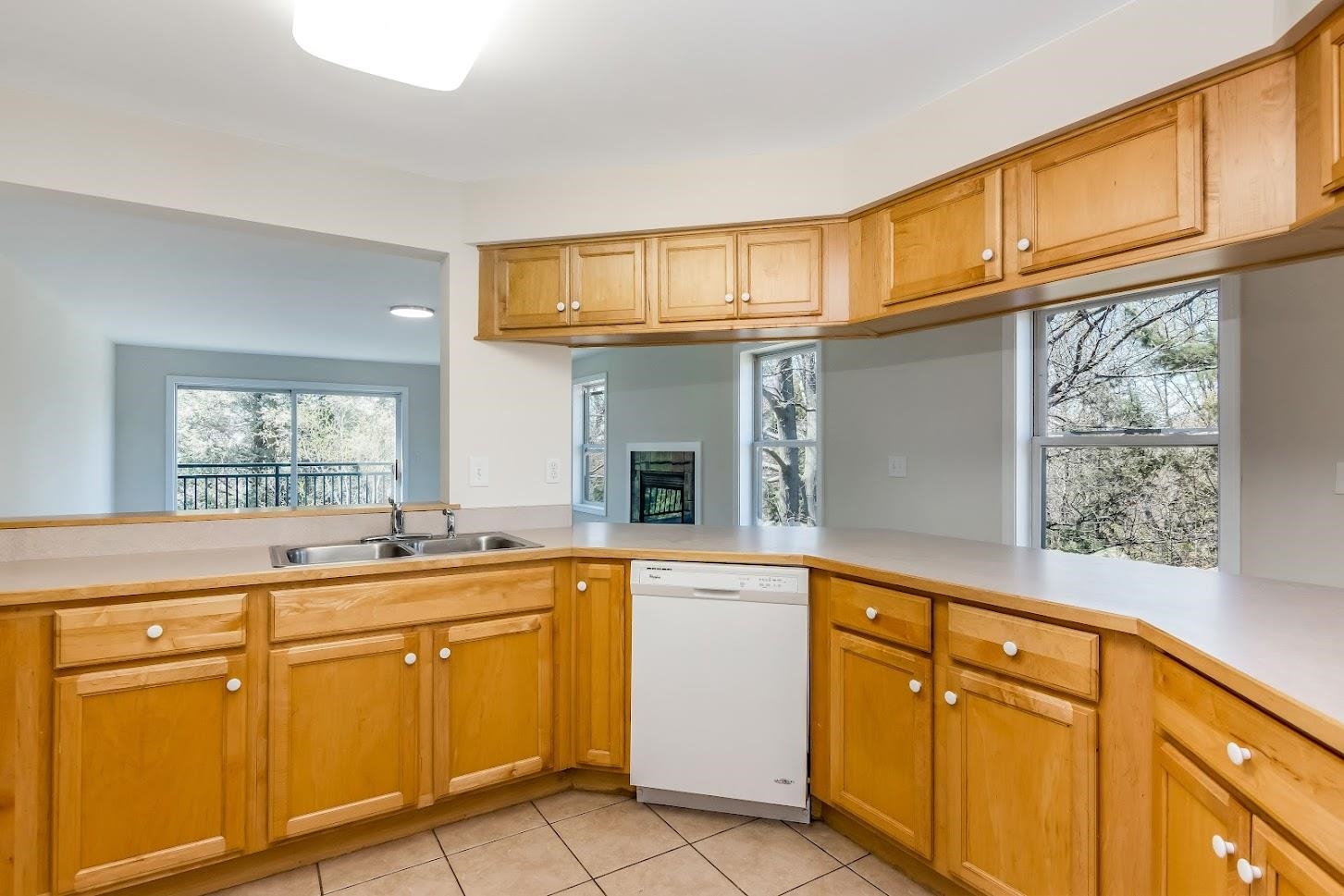 113 Claire Point Road, Unit 113 Burlington, VT 05408 - Photo 10 of 27 Gallery Image 10