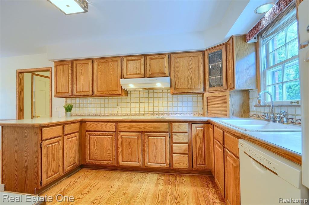 483 Willow Tree Lane Rochester Hills, MI 48306 - Photo 20 of 47
