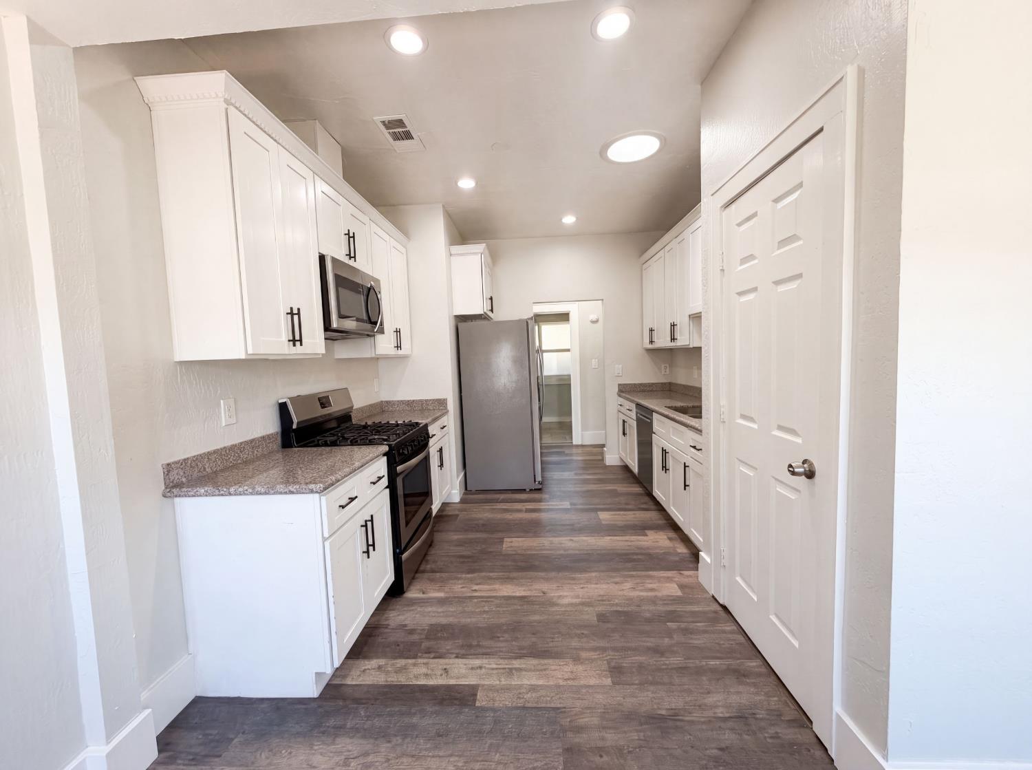 1860 West Willow Street Stockton, CA 95203 - Photo 13 of 27