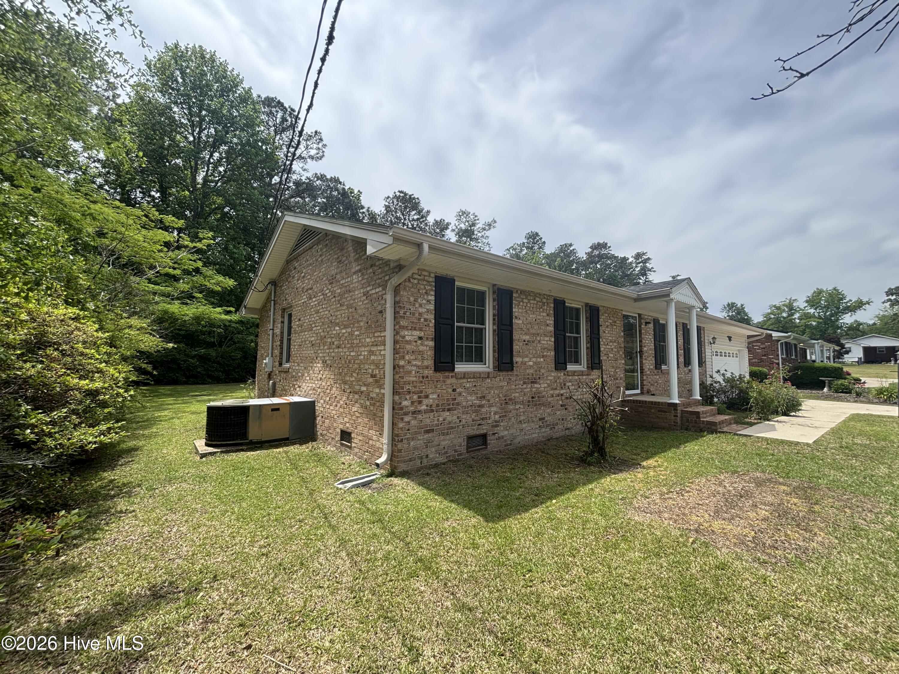 120 Kings Road Whiteville, NC 28472 - Photo 3 of 25 Side View